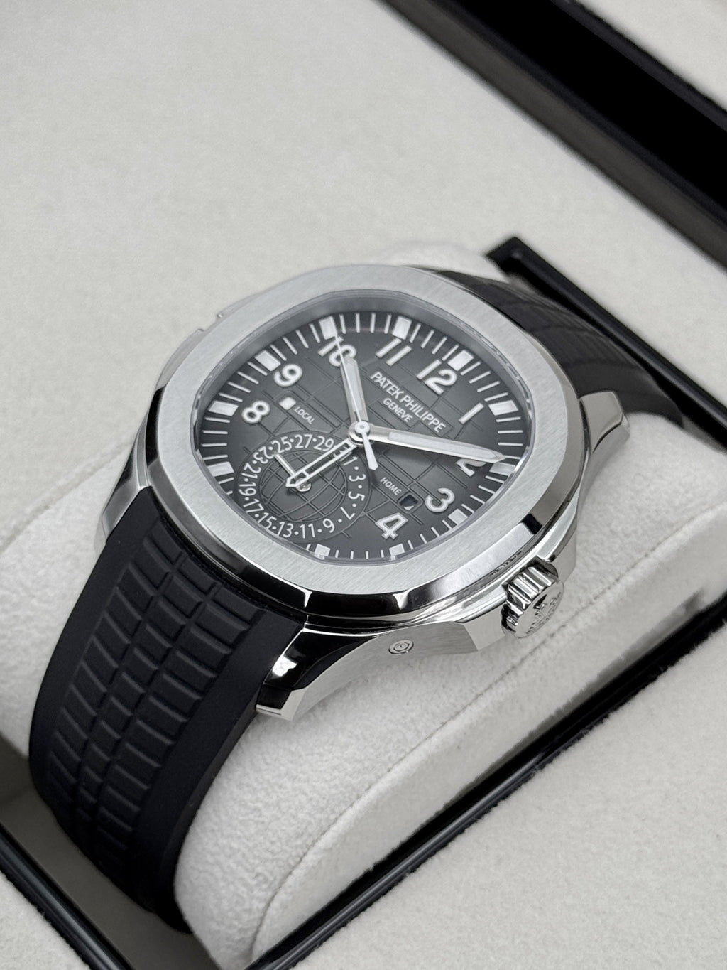 2020 Patek Philippe Aquanaut 40.8mm 5164A-001 Stainless Steel Grey Dial (STICKERED)