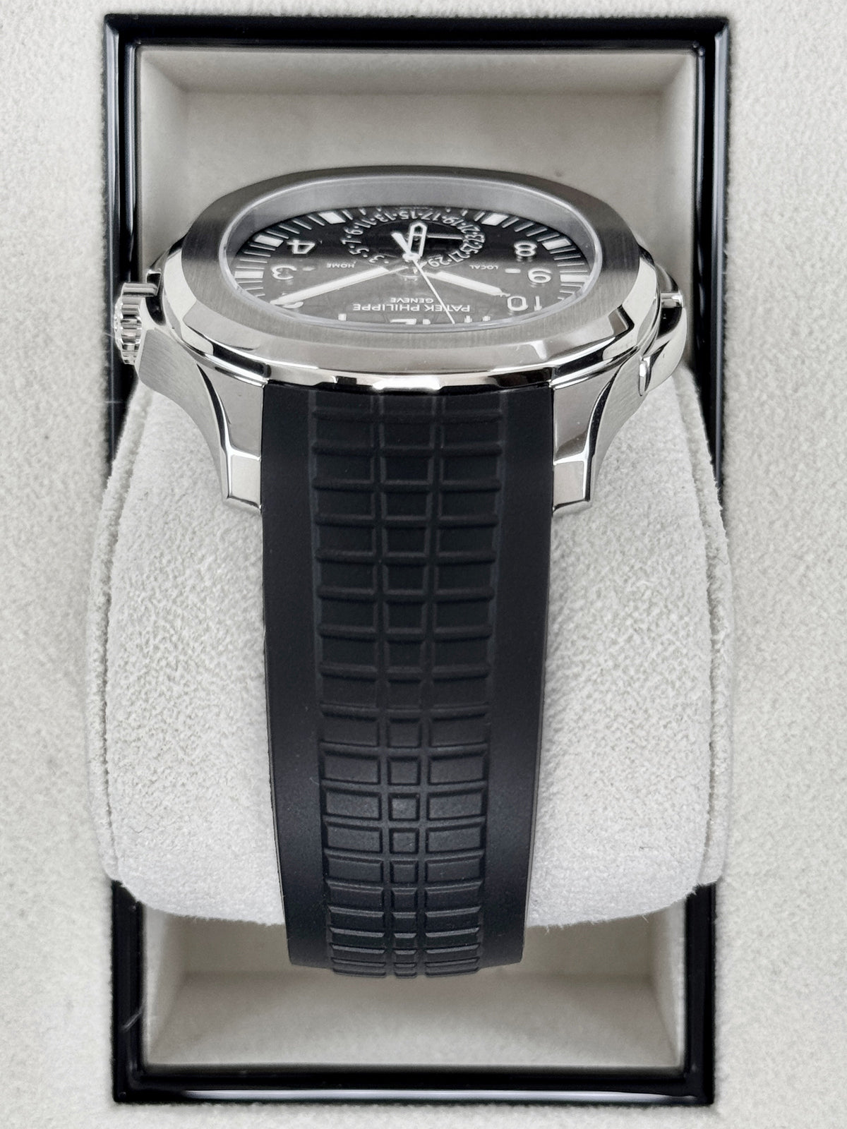 2020 Patek Philippe Aquanaut 40.8mm 5164A-001 Stainless Steel Grey Dial (STICKERED)