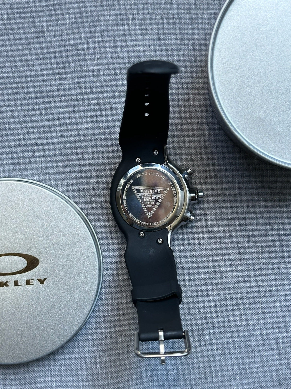 Oakley Chronograph Watch – Black Dial with Rubber Strap