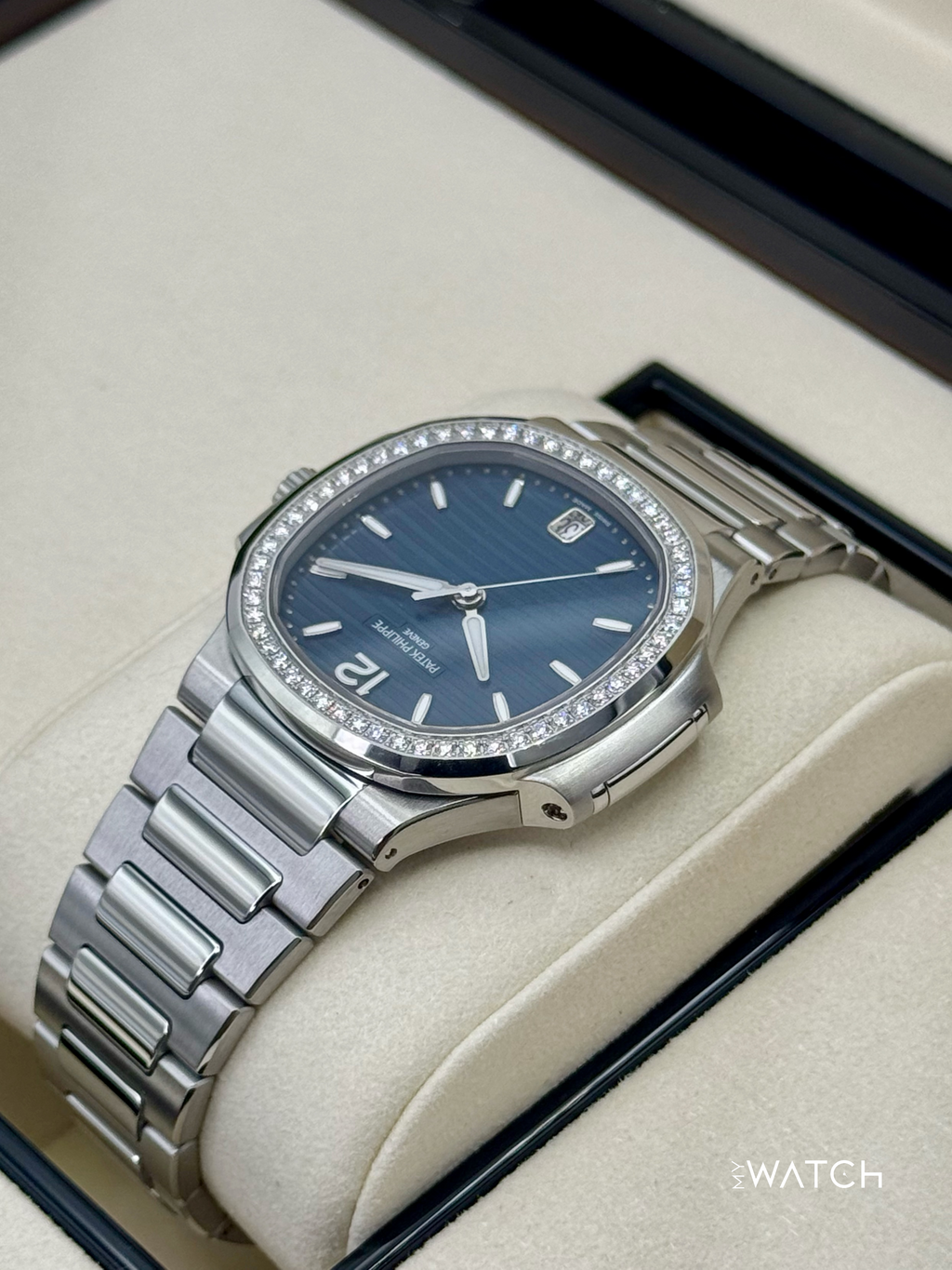 Patek Philippe Nautilus 35.2mm 7118/1200A-001 Stainless Steel Blue Dial