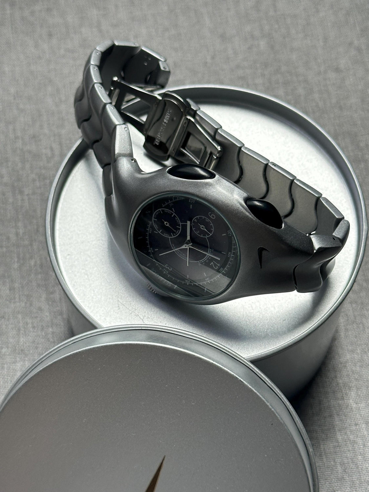 Nike Triax Chronograph Watch – Metallic Silver Wave-Link Band, Black Dial | Vintage Nike Sports Watch